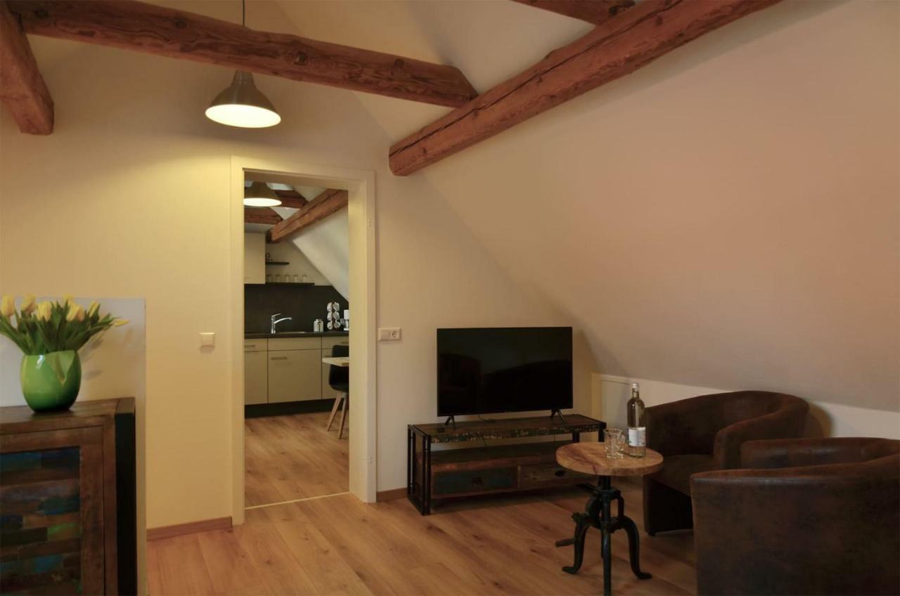 Jung Apartment *